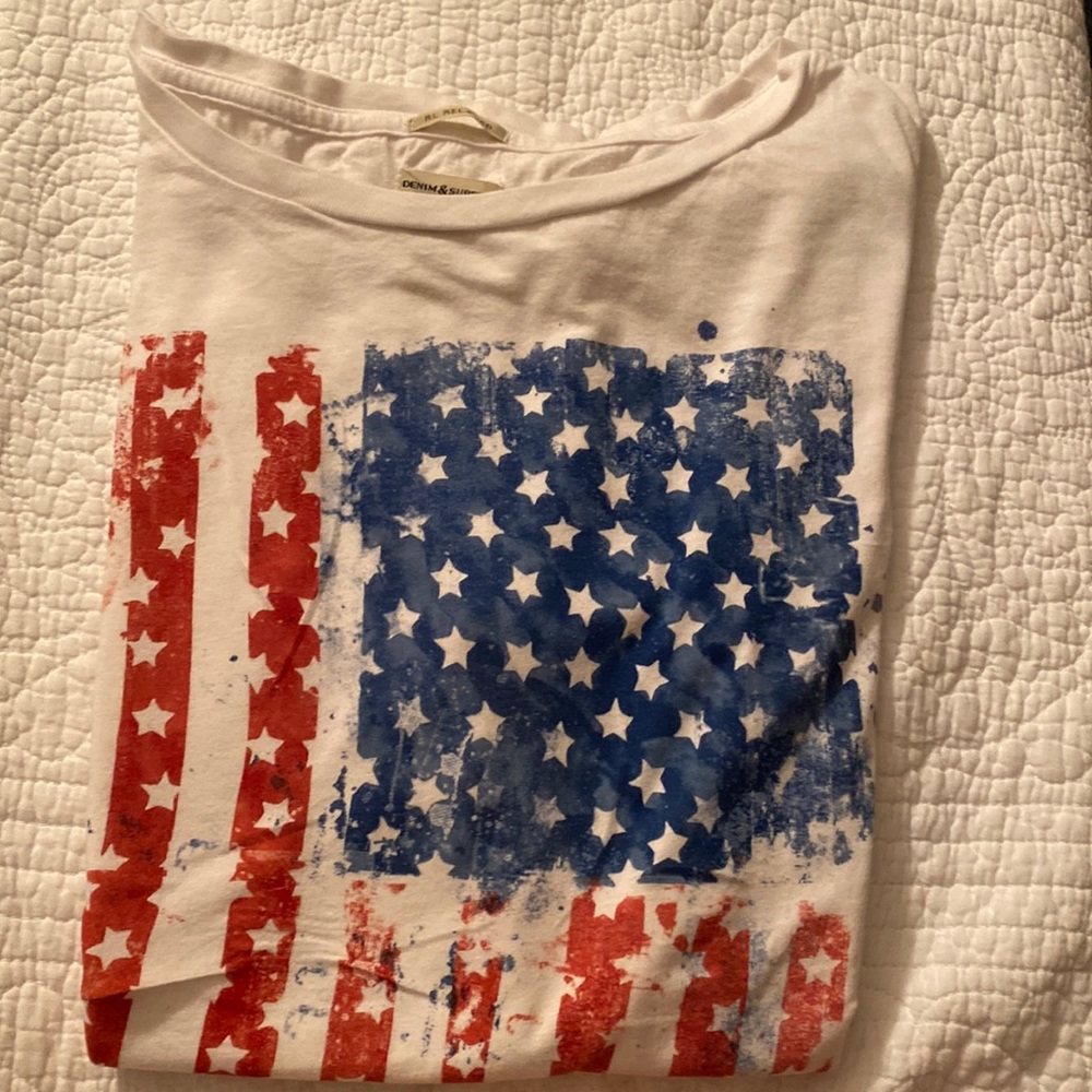 Tee shirt